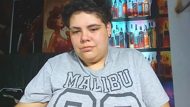 Hailey_Curvy webcam