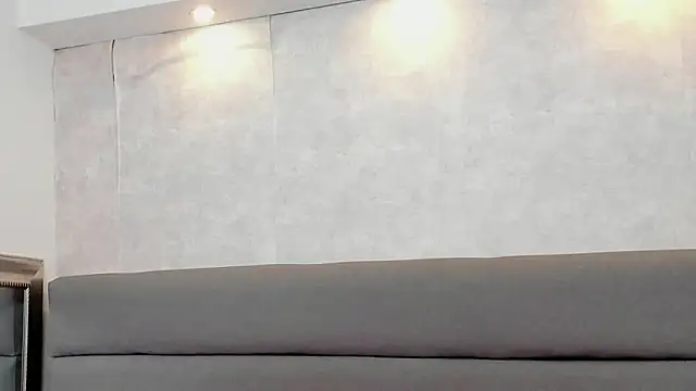 MillyHotsoon webcam