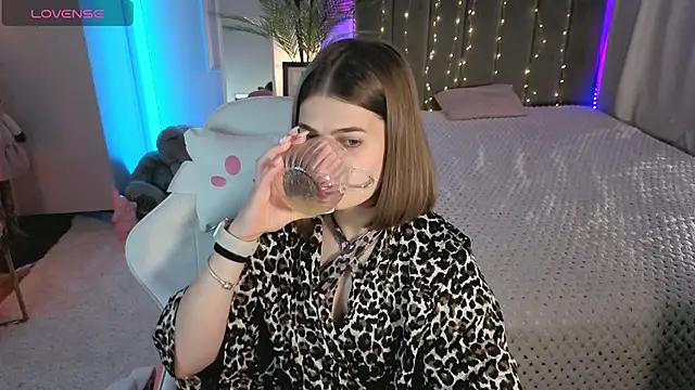 Dayana_Mood live cam on StripChat