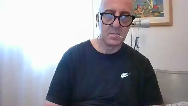 ANONIMO7735 live cam on StripChat