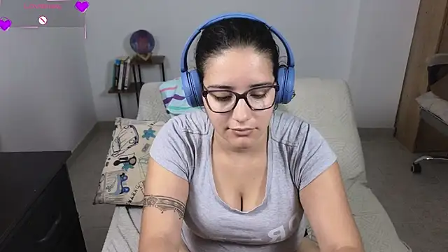 blue__moon_ live cam on StripChat