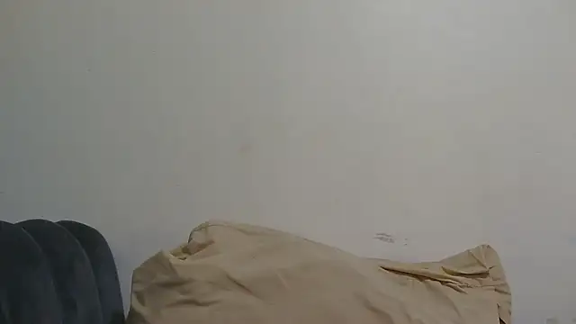 sluttylaura21 webcam