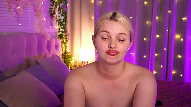 AmeliaWeells webcam