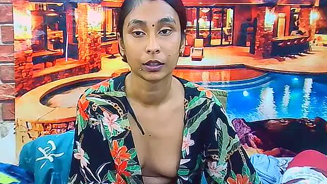 IndianSexyButt live cam on StripChat