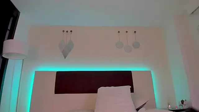 Sky_Loren live cam on StripChat