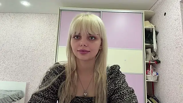 LucilleGrammont live cam on StripChat