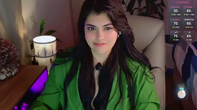 Nannicutee live cam on StripChat