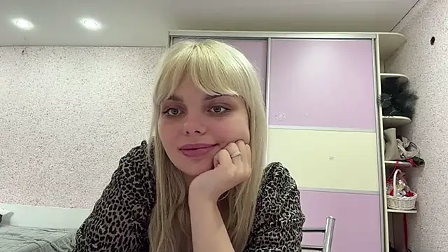 LucilleGrammont live cam on StripChat