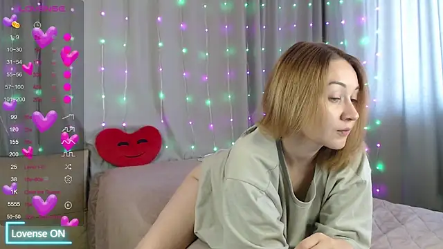 DaddysSluttyGirl2001 live cam on StripChat