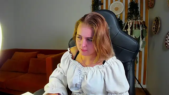 EllaBells live cam on StripChat