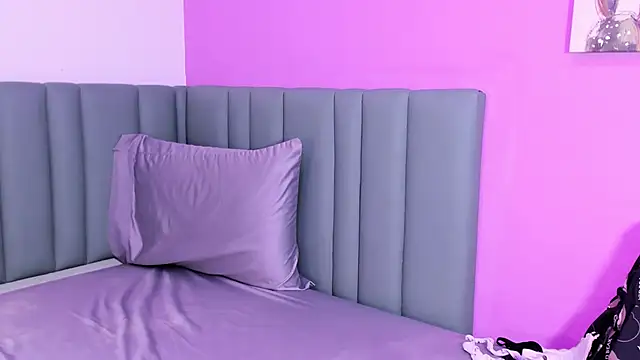 Maddy_red_ webcam