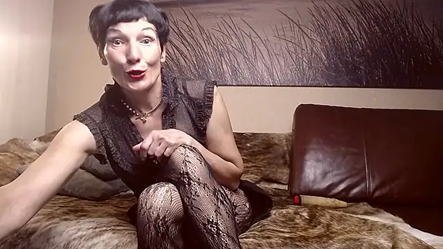 ElizabethLong live cam on StripChat