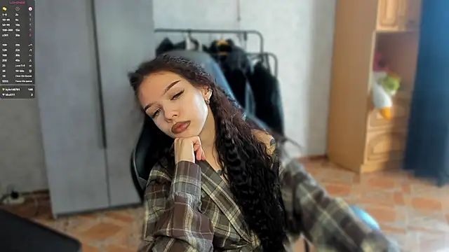 SweetyDeviliya live cam on StripChat