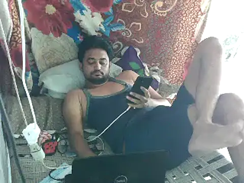 ROCOGUJUBULL live cam on StripChat