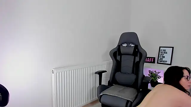 LucieWinters_UK webcam