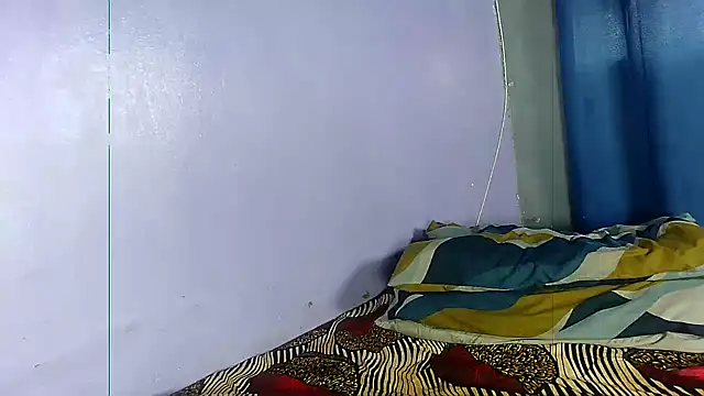 CurvyLara webcam