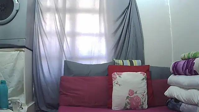 Delicioussexy live cam on StripChat
