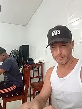 Loiroatv36 live cam on StripChat