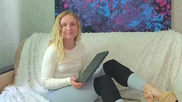 lanavi_smile - Lanavi_Smile's free webcam - UK Sex Cams