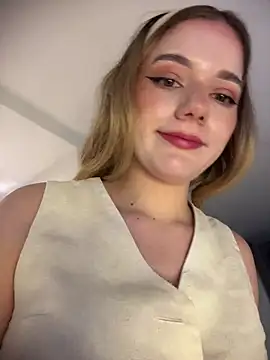 NicoleCut webcam