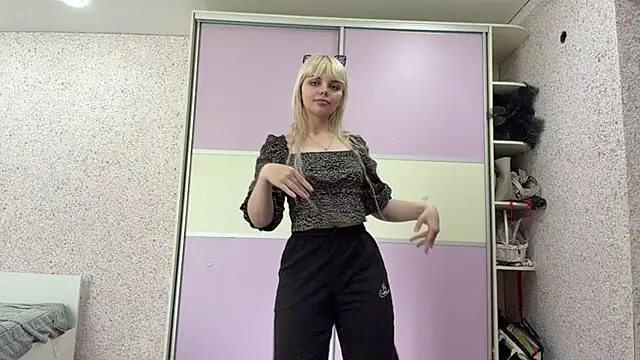 lucillegrammont - LucilleGrammont's free webcam - UK Sex Cams