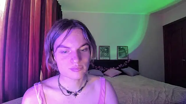 milliKira006 webcam