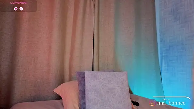mia_bonneett webcam