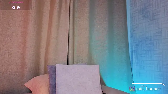 mia_bonneett webcam