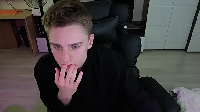 angryzan webcam