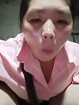 quynhkoolbae webcam