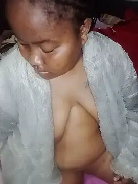 ChubbyMidgetxxx19 webcam
