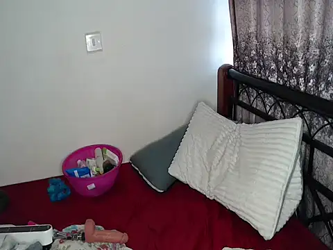 Whimsicalwillow live cam on StripChat