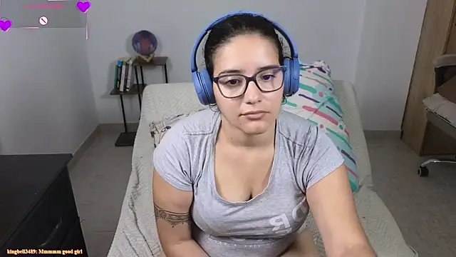 blue__moon_ live cam on StripChat