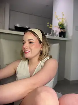 NicoleCut webcam
