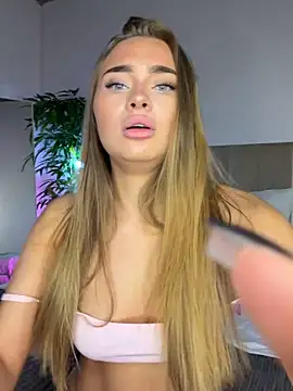 MonicaWestt webcam