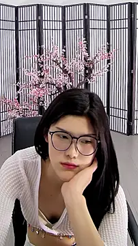 ouyanyan live cam on StripChat
