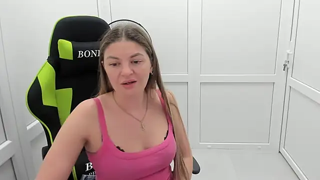 MiaSummerr_ webcam