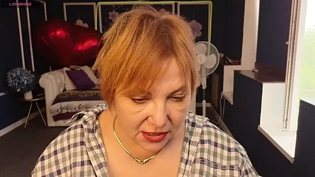 Kira_Kenett webcam