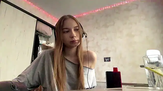 Sonya_Solnarima webcam