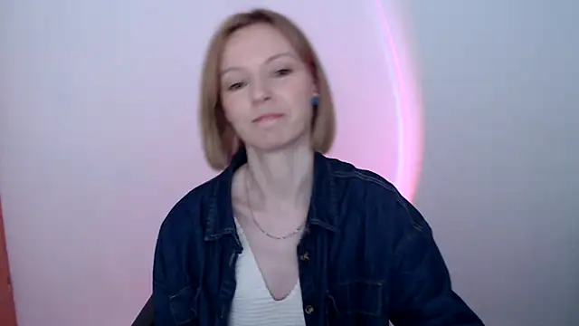 AdelleLovee_ webcam