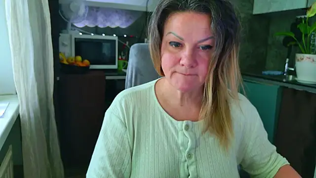 MishaMILF webcam