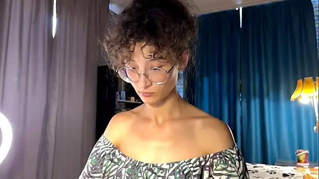 CurlyWinx live cam on StripChat