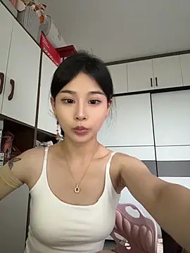 cuteluky18 live cam on StripChat
