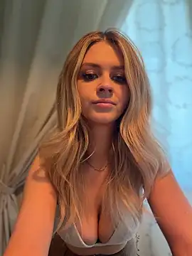 Love_Bri Live Webcam on Stripchat