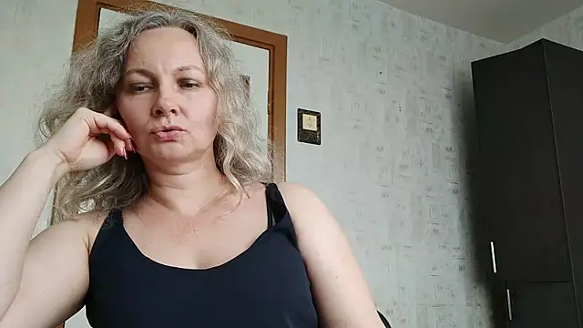 EdithManning live cam on StripChat