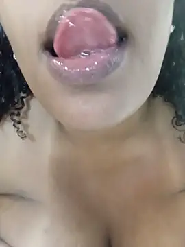 Maliaebonyfetish webcam