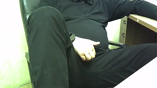 nikdov3 live cam on StripChat