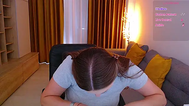 mia_bloomy webcam