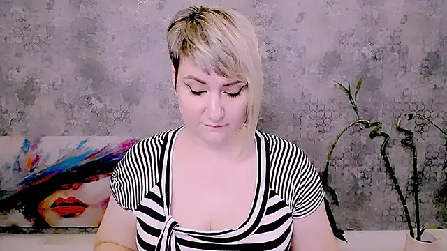Djullia live cam on StripChat
