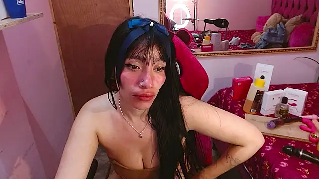 IVET_CUTE1 live cam on StripChat